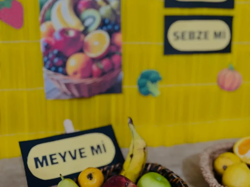 Sağlıklı beslenme için hazırlanan meyve ve sebze tanıma panosu