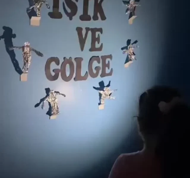 Anaokulunda ışık ve gölge konulu bilim etkinliği